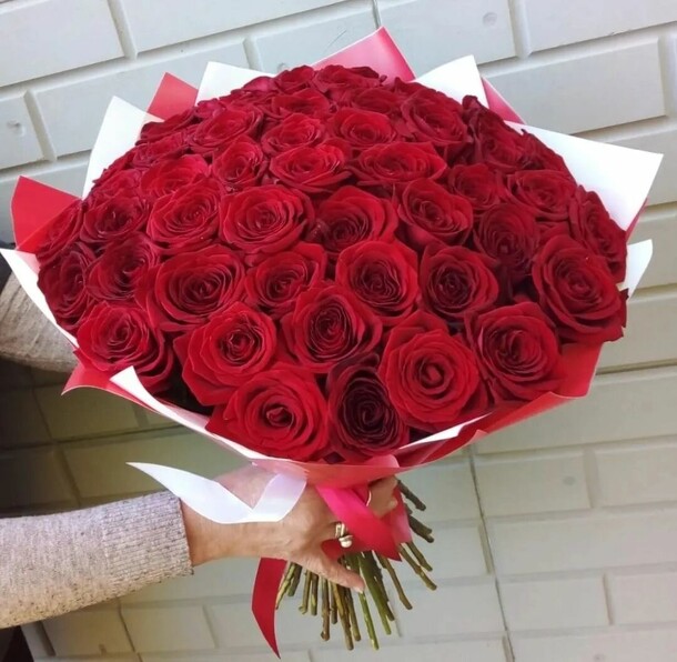 Красные розы 51, артикул F1168973 - 9019 рублей, доставка по городу. Flawery - доставка цветов