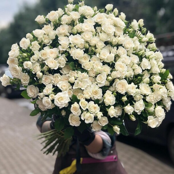 Кустовая роза 55, артикул F1169955 - 18699 рублей, доставка по городу. Flawery - доставка цветов