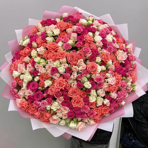 Микс из кустовых роз, артикул F1169962 - 51717 рублей, доставка по городу. Flawery - доставка цветов