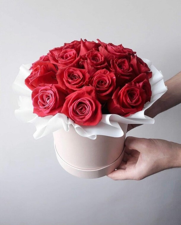 Розы в коробке, артикул F1170673 - 7259 рублей, доставка по городу. Flawery - доставка цветов