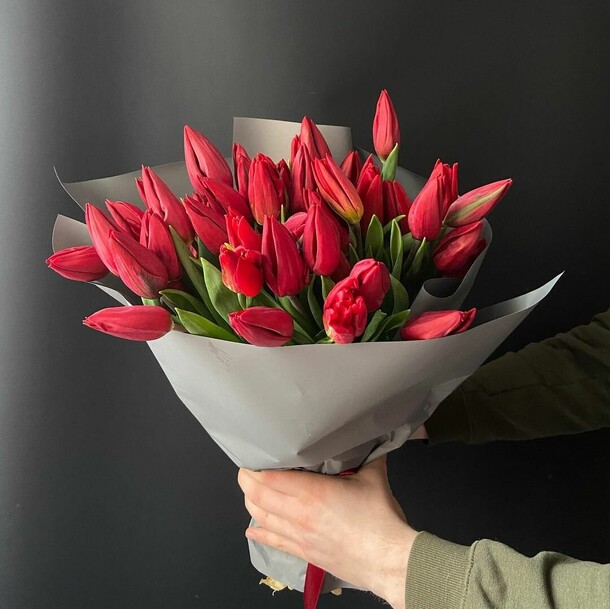 Букет из тюльпанов, артикул F1174427 - 9979 рублей, доставка по городу. Flawery - доставка цветов