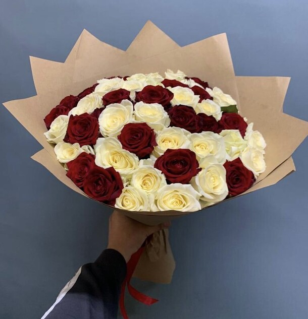 Розы 51, артикул F1183777 - 9019 рублей, доставка по городу. Flawery - доставка цветов