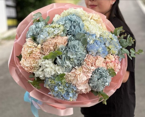 Радужным путём, артикул F1205747 - 10999 рублей, доставка по городу. Flawery - доставка цветов