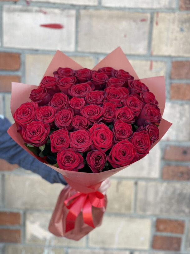 Роза ред, артикул F1213506 - 7039 рублей, доставка по городу. Flawery - доставка цветов