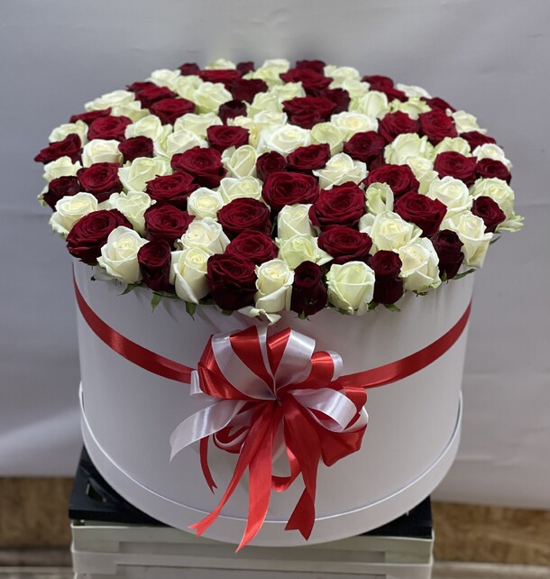 101 роза, артикул F1214131 - 21999 рублей, доставка по городу. Flawery - доставка цветов