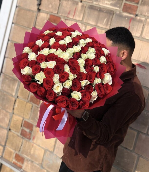 101 роза, артикул F1214496 - 21999 рублей, доставка по городу. Flawery - доставка цветов