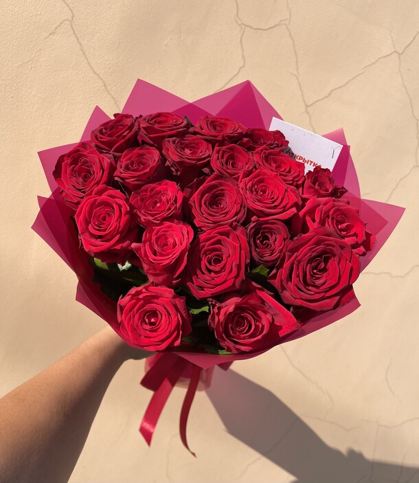 21 роза, артикул F1214682 - 6831 рублей, доставка по городу. Flawery - доставка цветов