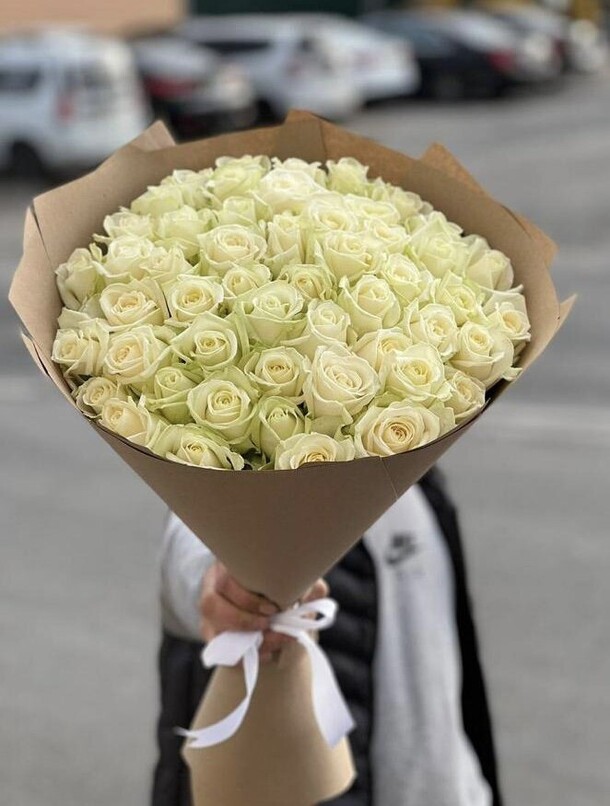 51 белых роз, артикул F1216180 - 10999 рублей, доставка по городу. Flawery - доставка цветов