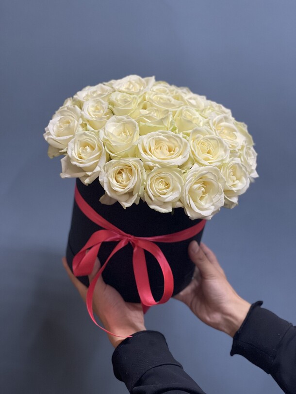 Роза в коробке, артикул F1216381 - 7809 рублей, доставка по городу. Flawery - доставка цветов