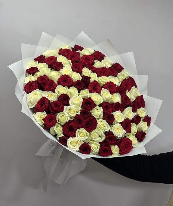 101 роза, артикул F1217846 - 20899 рублей, доставка по городу. Flawery - доставка цветов