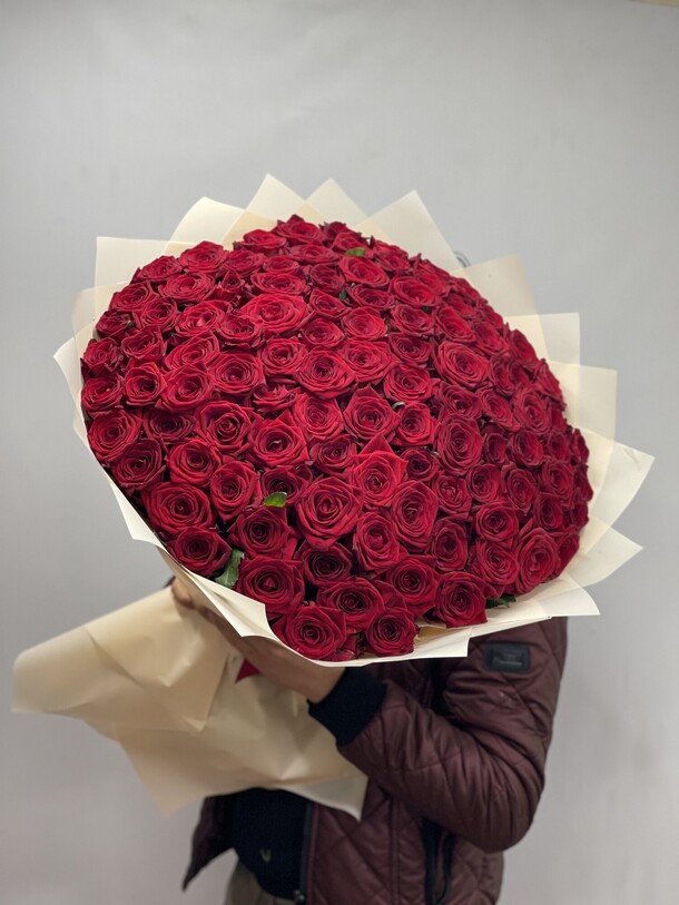 101 роза, артикул F1219862 - 24045 рублей, доставка по городу. Flawery - доставка цветов