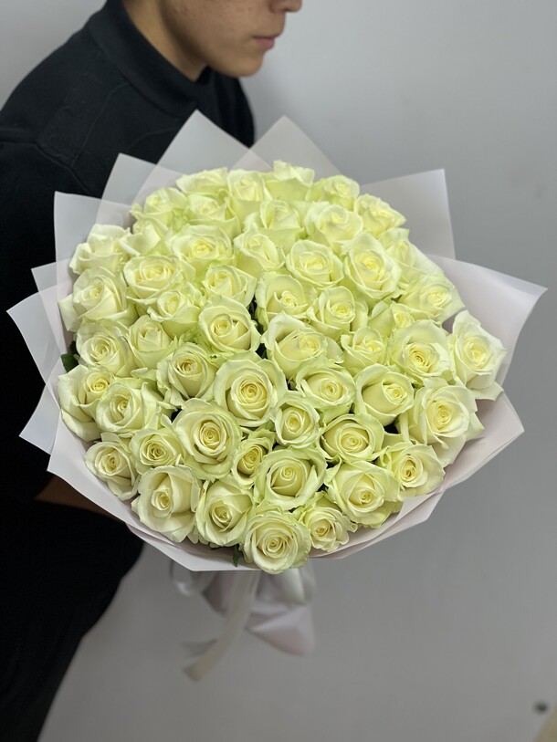 51 белые розы, артикул F1219997 - 13703 рублей, доставка по городу. Flawery - доставка цветов