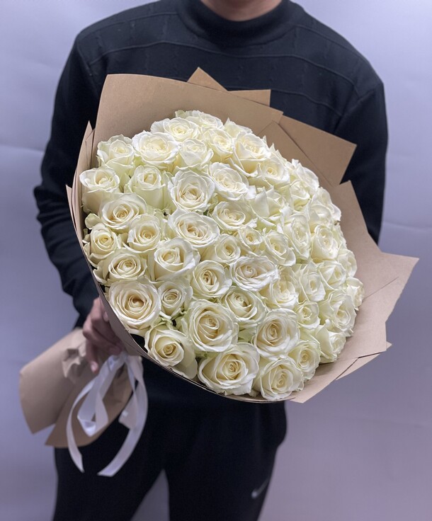 51 белая роза, артикул F1222156 - 8799 рублей, доставка по городу. Flawery - доставка цветов
