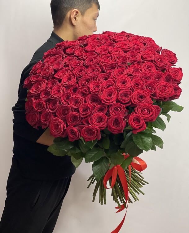 101 роз (60 см ), артикул F1222158 - 18369 рублей, доставка по городу. Flawery - доставка цветов