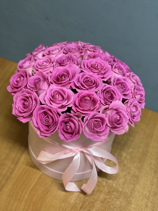 Роза аква в коробке, артикул F1223619 - 8799 рублей, доставка по городу. Flawery - доставка цветов