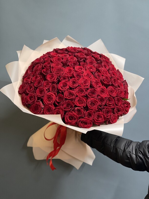 101 роза, артикул F1224768 - 19799 рублей, доставка по городу. Flawery - доставка цветов