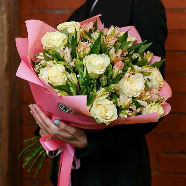 Букетик, артикул F1234975 - 4399 рублей, доставка по городу. Flawery - доставка цветов