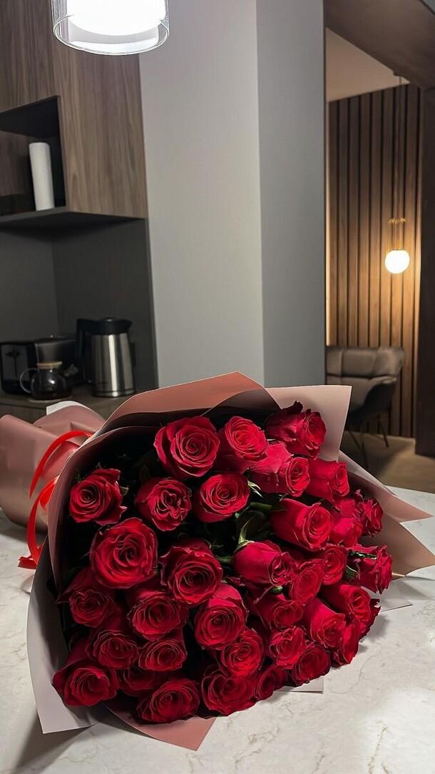 Элегантная роза 🌹, артикул F1235570 - 12099 рублей, доставка по городу. Flawery - доставка цветов