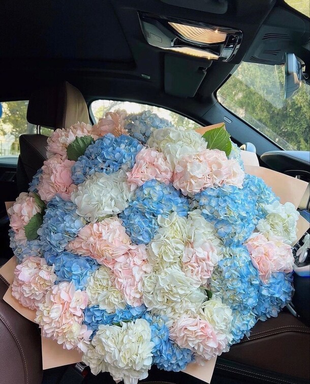 Букет из гортензии, артикул F1243352 - 31350 рублей, доставка по городу. Flawery - доставка цветов