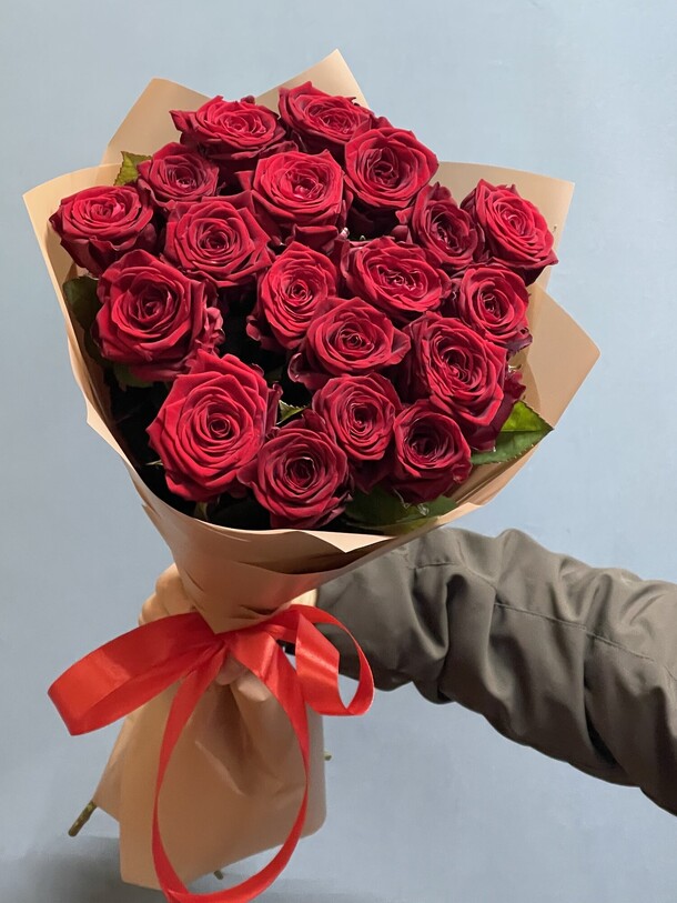 19 красных роз, артикул F1244160 - 4839 рублей, доставка по городу. Flawery - доставка цветов