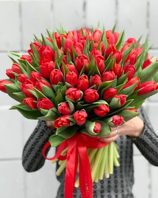 101 тюльпан, артикул F1247314 - 27272 рублей, доставка по городу. Flawery - доставка цветов