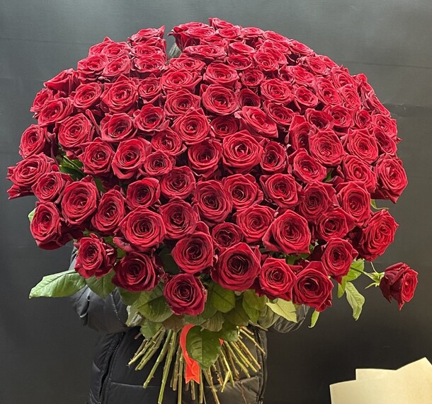 101 роза, артикул F1247545 - 19029 рублей, доставка по городу. Flawery - доставка цветов