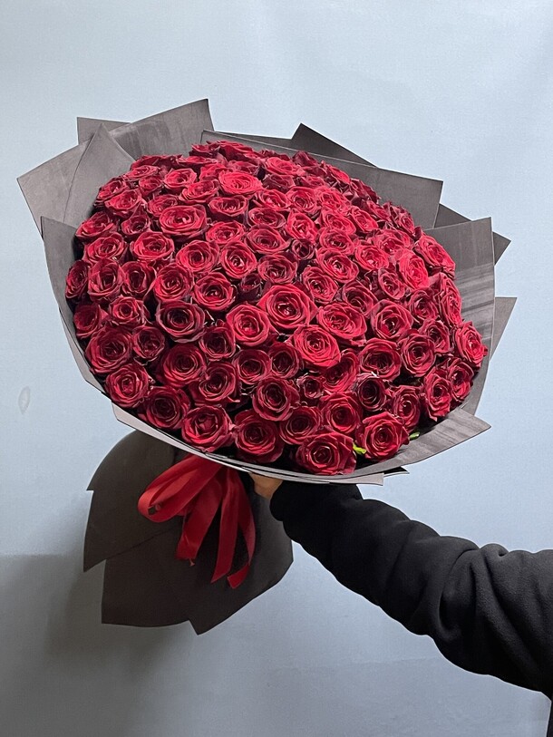 101 роза, артикул F1247904 - 18699 рублей, доставка по городу. Flawery - доставка цветов