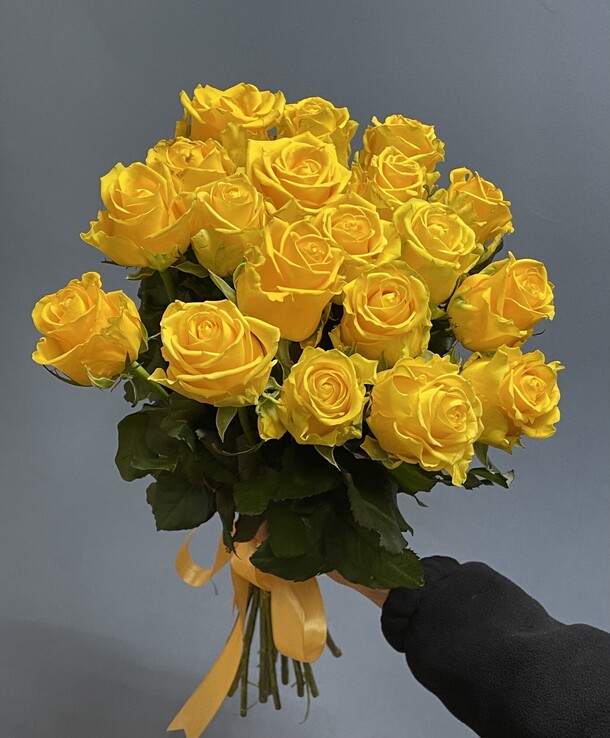 Розы желтые, артикул F1249891 - 4289 рублей, доставка по городу. Flawery - доставка цветов