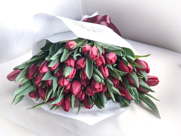 51 тюльпан, артикул F1257009 - 14001 рублей, доставка по городу. Flawery - доставка цветов