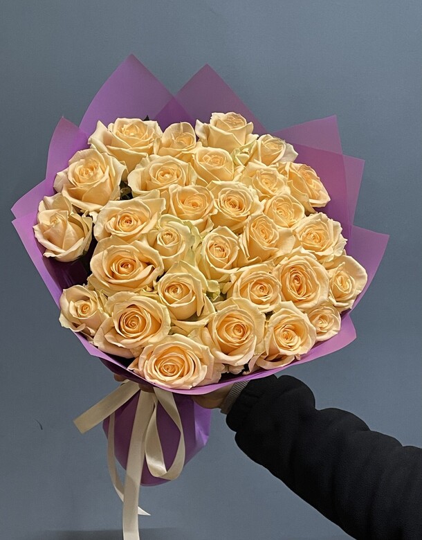 Букет из роз, артикул F1257932 - 8579 рублей, доставка по городу. Flawery - доставка цветов