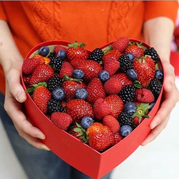 Люби меня 🥰, артикул F1266253 - 17600 рублей, доставка по городу. Flawery - доставка цветов