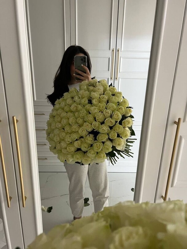 101 роза, артикул F1269166 - 18699 рублей, доставка по городу. Flawery - доставка цветов