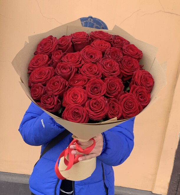 35 роз, артикул F1269695 - 7699 рублей, доставка по городу. Flawery - доставка цветов