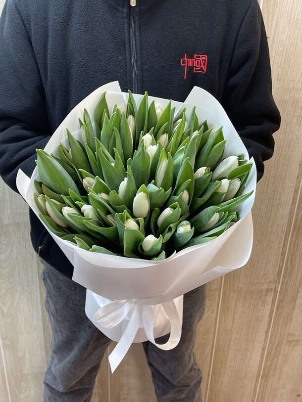 Тюльпан 51, артикул F1271857 - 12183 рублей, доставка по городу. Flawery - доставка цветов