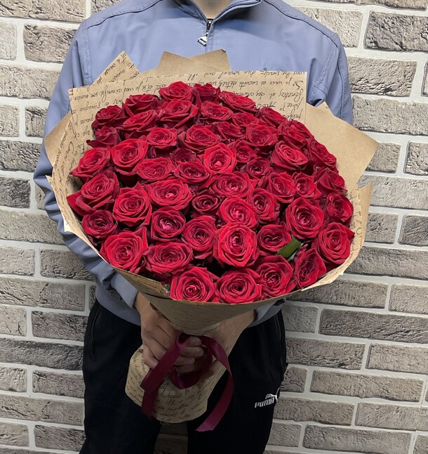 51 роза, артикул F1272149 - 9129 рублей, доставка по городу. Flawery - доставка цветов