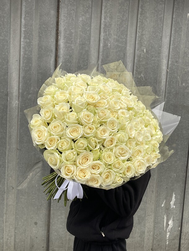 Белые розы 101, артикул F1273833 - 18149 рублей, доставка по городу. Flawery - доставка цветов