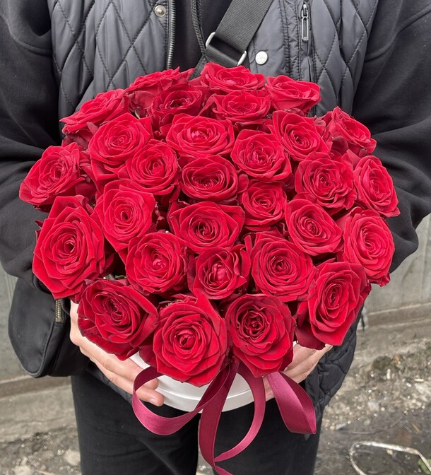 Розы в коробке, артикул F1275143 - 8359 рублей, доставка по городу. Flawery - доставка цветов