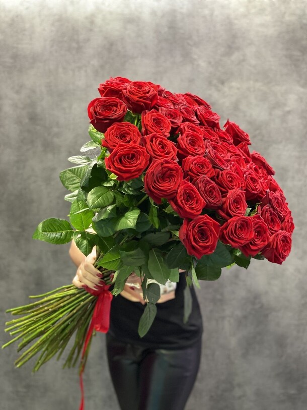 Роза 90 см, артикул F1277490 - 18577 рублей, доставка по городу. Flawery - доставка цветов