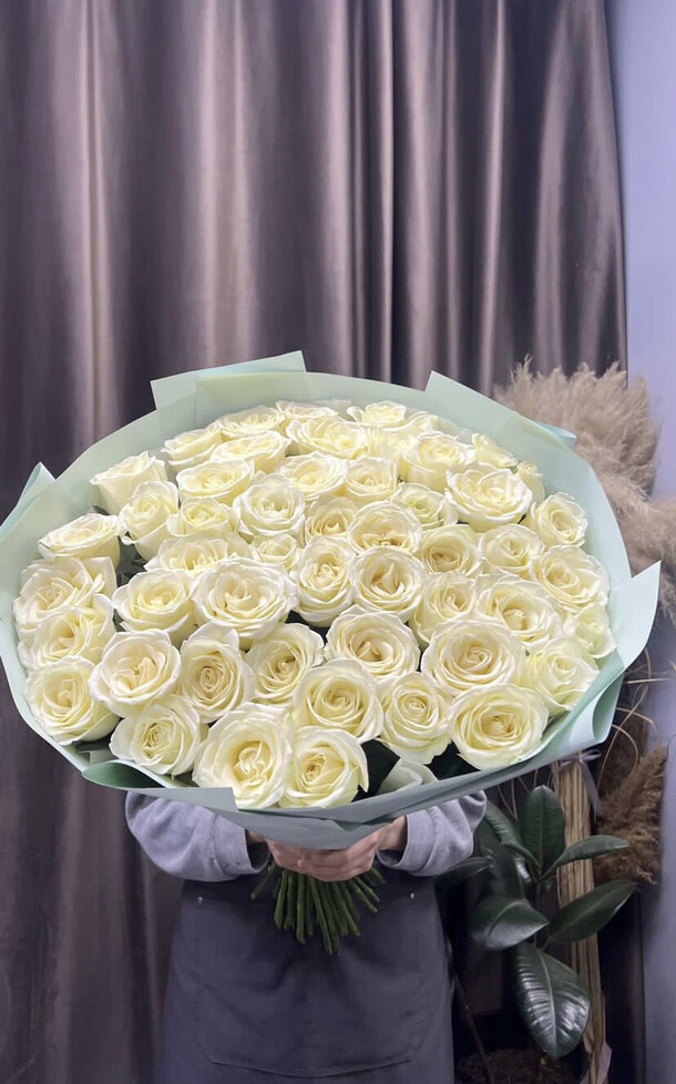 Белая роза, артикул F1278286 - 9349 рублей, доставка по городу. Flawery - доставка цветов