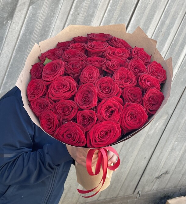 Роза 35, артикул F1278575 - 7039 рублей, доставка по городу. Flawery - доставка цветов