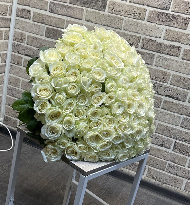101 белая роза, артикул F1283018 - 20349 рублей, доставка по городу. Flawery - доставка цветов