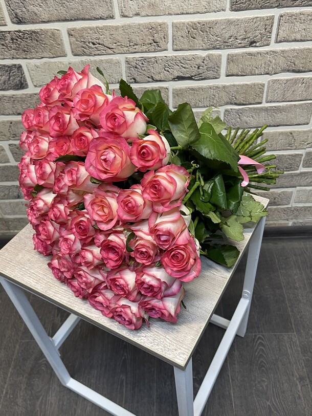 51 роза, артикул F1283537 - 10755 рублей, доставка по городу. Flawery - доставка цветов