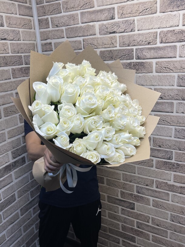 Белая роза премиум, артикул F1284998 - 10999 рублей, доставка по городу. Flawery - доставка цветов