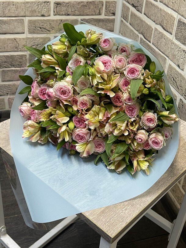 Букет микс, артикул F1285508 - 5940 рублей, доставка по городу. Flawery - доставка цветов