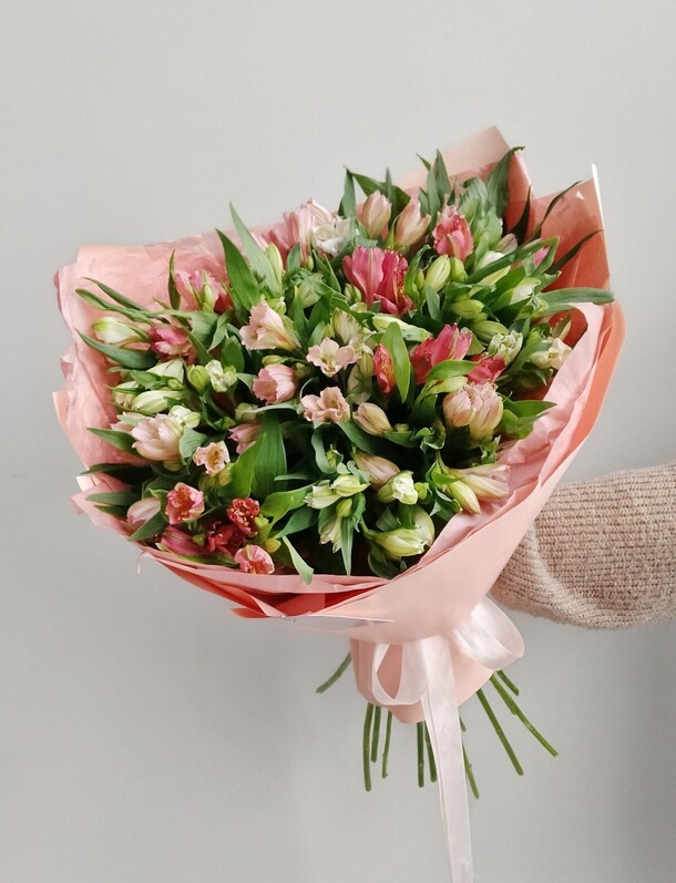 Альстромерии, артикул F1298591 - 6599 рублей, доставка по городу. Flawery - доставка цветов