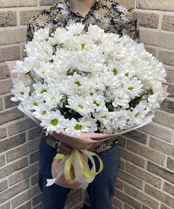 Хризантема кустовая белая, артикул F1305132 - 5279 рублей, доставка по городу. Flawery - доставка цветов