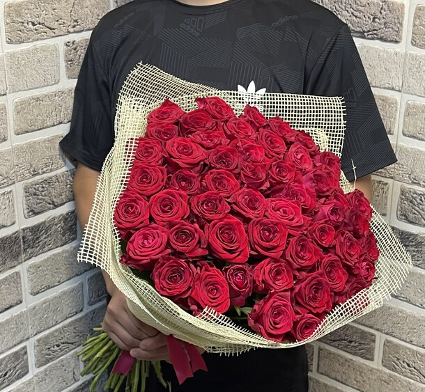 Роза красная 35 шт, артикул F1305133 - 6599 рублей, доставка по городу. Flawery - доставка цветов