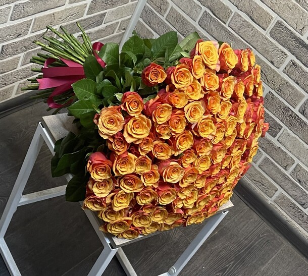 101 роза испанская, артикул F1305367 - 21450 рублей, доставка по городу. Flawery - доставка цветов