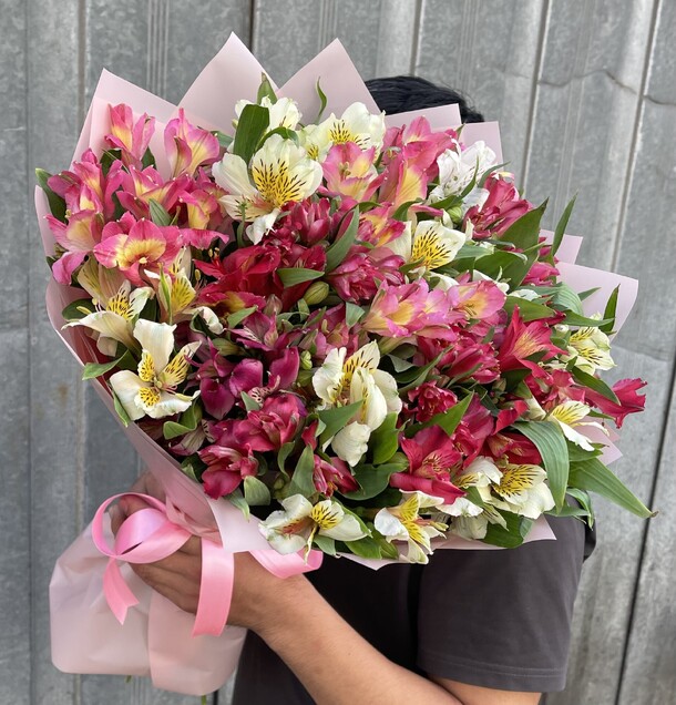 Букет дня, артикул F1306124 - 6265 рублей, доставка по городу. Flawery - доставка цветов