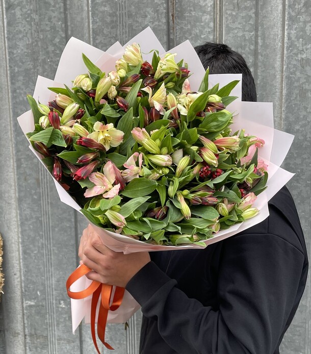 Альстромерия любви, артикул F1332002 - 6599 рублей, доставка по городу. Flawery - доставка цветов